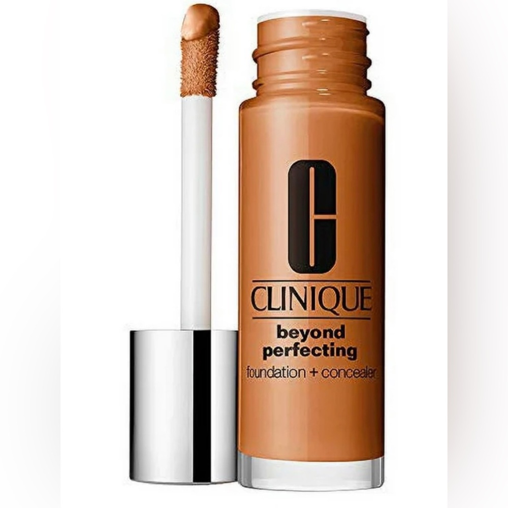 Clinique Beyond Perfecting Foundation + Concealer- Golden
